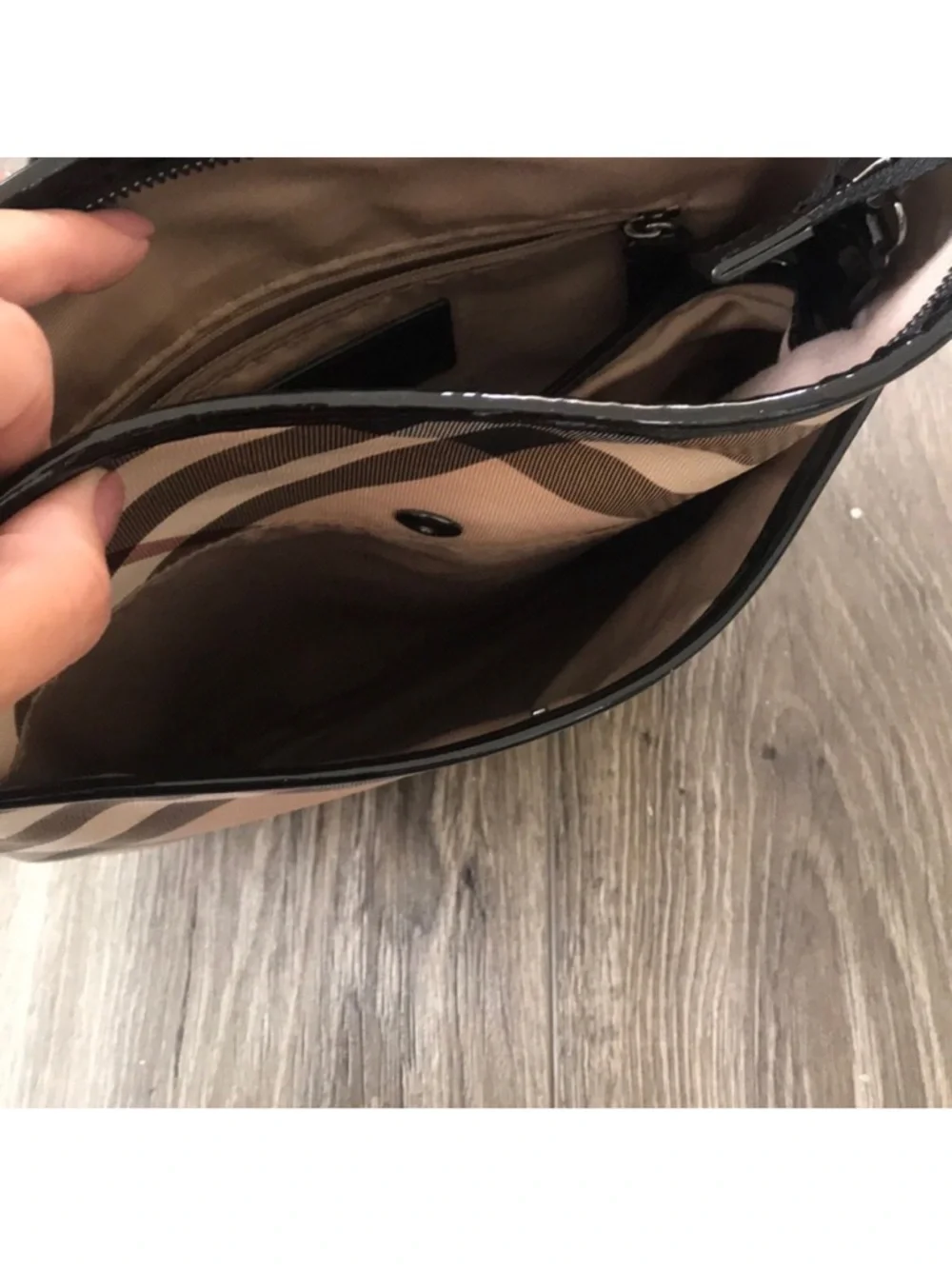 Burberry Dryden Nova Check Beige Interior with Black  patent Trim shoulder bag - Picture 6 of 10